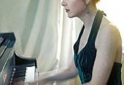 cahill_sarahpiano2_wide.jpg