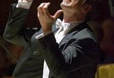 luisotti_conducting.jpg