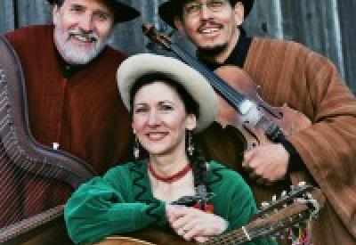 Trio-Chaskinakuy-Color-Photo-e1268184033237.jpg