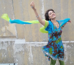 Kiran Aluwalia<br>Photo by her guitarist and husband, Rez Abbasi Kiran Aluwalia