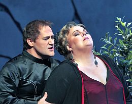 Paul Groves as Admete<br> and Christine Brewer as Alceste