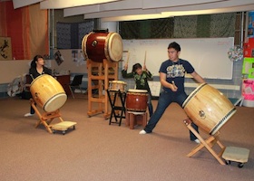 Monina Cervone leads Academy students Marjorie Macalino and Angelo Ramos through a taiko session at the SOTA campus.<br>Photo by Jeff Kaliss SOTA taiko lesson