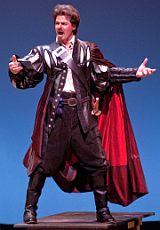 Kirk Eichelberger<br>as Méphistophélès