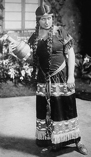 Mary Garden as Natoma Mary Garden as Natoma