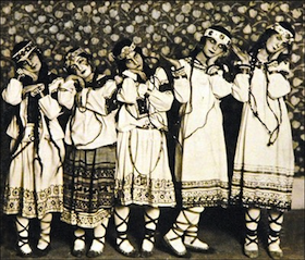 Dancers backstage, Ballets Russe, "Le Sacre du printemps" Théâtre des Champs-Élysées, Paris, 1913