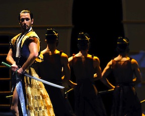 Damian Smith in an S.F. Ballet performance of <em>RAkU</em><br> Photo by Erik Tomasson Damian Smith in an SF Ballet performance of <em>RAkU</em> Photo by Erik Tomasson