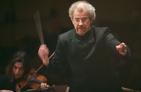 Vänskä conducting the Minnesota Orchestra