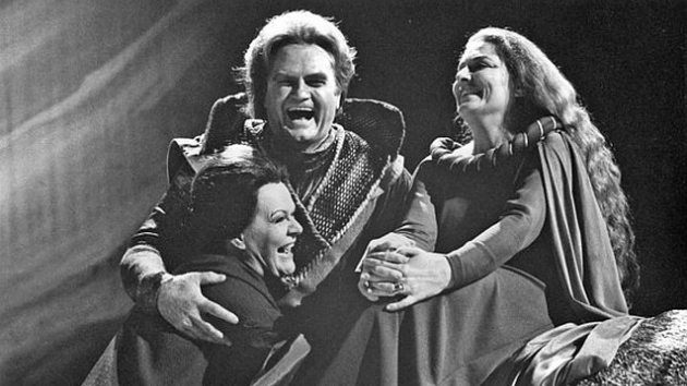 Jon Vickers in a happy off-stage moment at the 1975 Montreal production of Tristan und Isolde, with Roberta Knie, right, Isolde, and Maureen Forrester, Brangäne (Photo courtesy Richard Bocking)