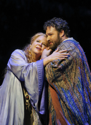 Mezzo-soprano Susan Graham (Didon) and tenor Bryan Hymel (Enee) in Berlioz's "<em>Les Troyens</em>." (Photo: Cory Weaver/San Francisco Opera)