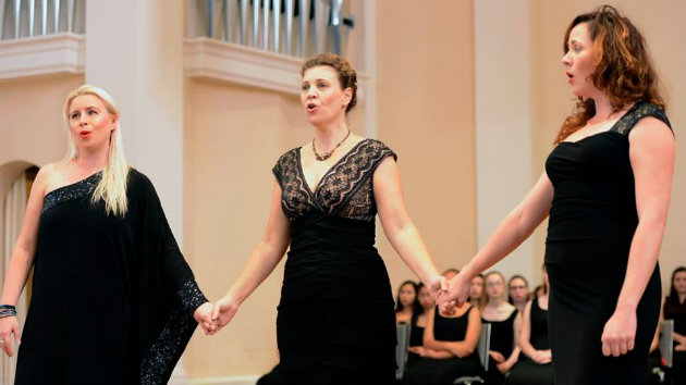 Virginia Warnken Kelsey, Jolle Greenleaf, and Molly Quinn of TENET (Photo by Dana Davis)