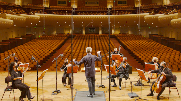 Esa-Pekka Salonen conduct's <em>Shaker Loops</em> as part of Throughline | <em>Credit: Kristin Loken</em>